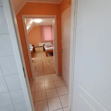 Kettos Csarda Szallashely イン Bocfoelde