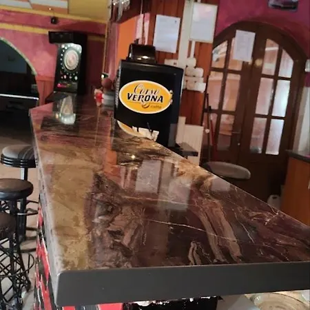 Kettos Csarda Szallashely イン Bocfoelde