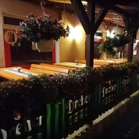 Kettos Csarda Szallashely イン Bocfoelde