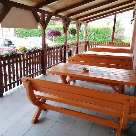 Kettos Csarda Szallashely イン Bocfoelde